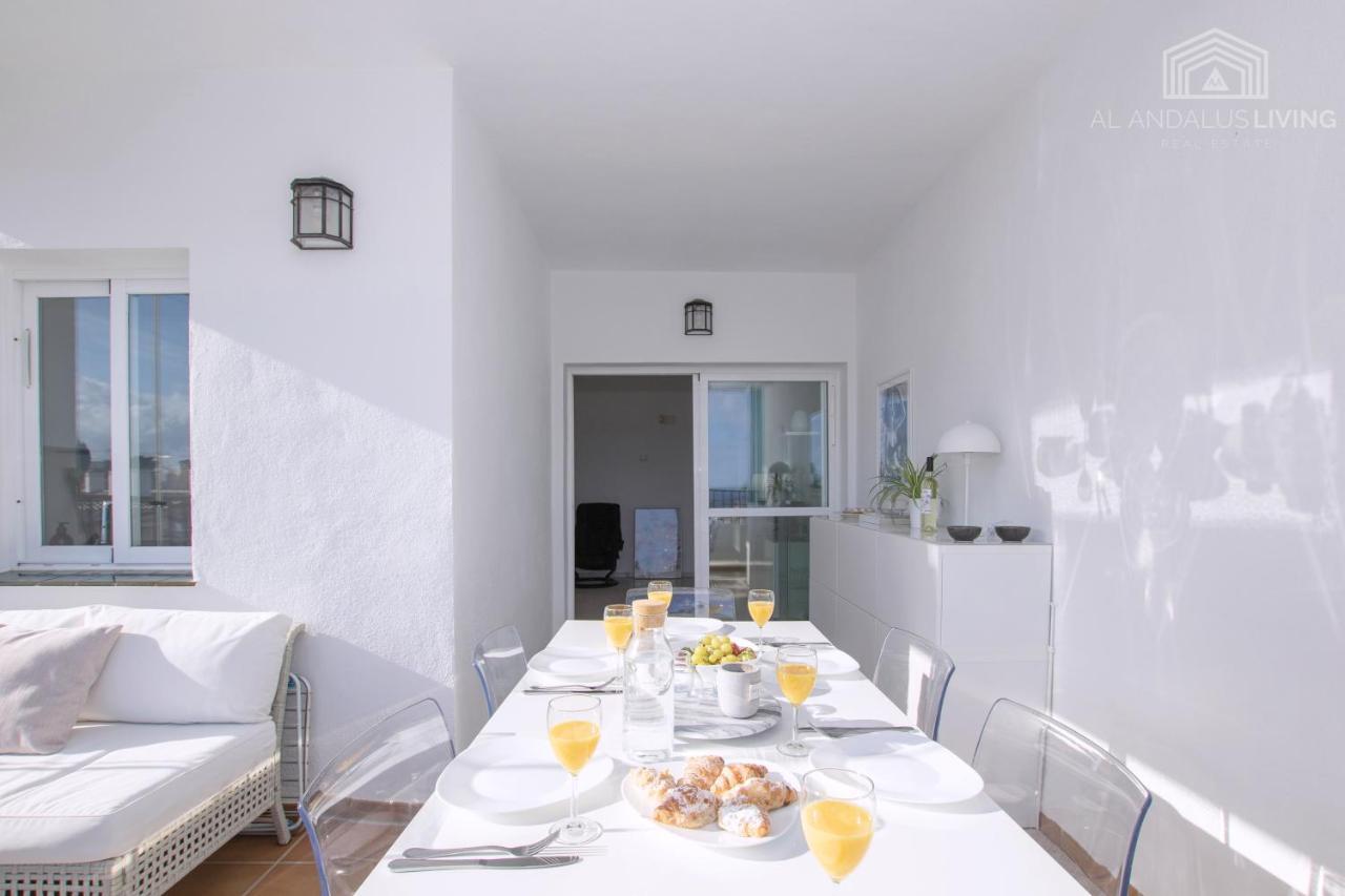 Scandinavian Style Apartment With Amazing Sea Views And South West Facing Sunny Terrace In Miraflores Walking Distance To The Beach! Málaga Kültér fotó