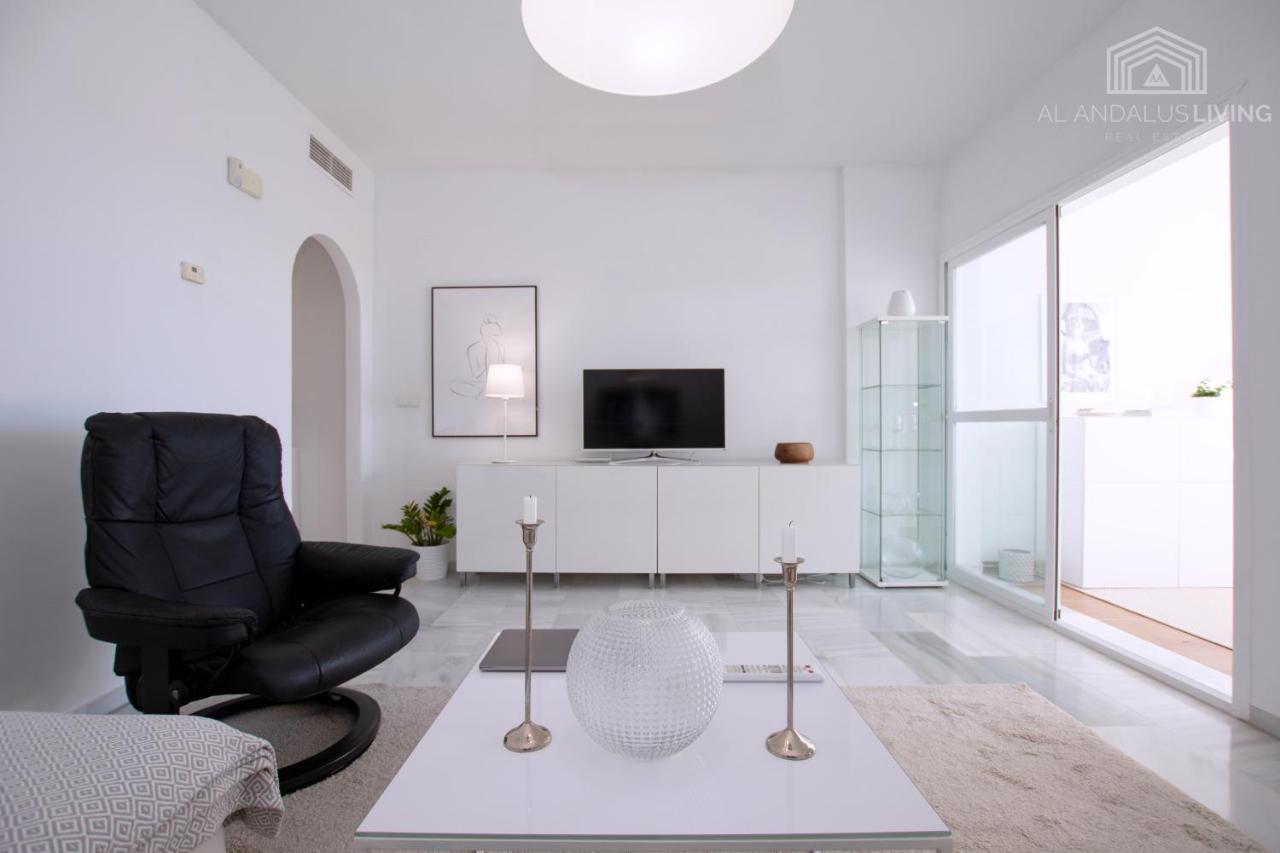 Scandinavian Style Apartment With Amazing Sea Views And South West Facing Sunny Terrace In Miraflores Walking Distance To The Beach! Málaga Kültér fotó